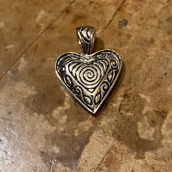 Sold- BRIGHTON contemporary scrolled double sided silver heart pendant - Picture 2 of 4